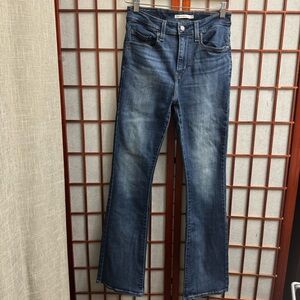 Levi’s 725 High Rise Bootcut. Dark wash size 29.